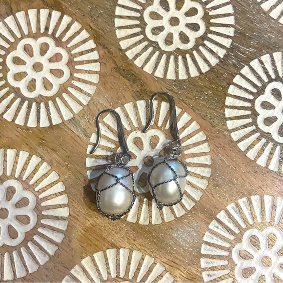 RJ Graziano fresh water pearl earrings - Picture 1 of 3
